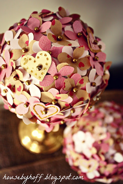 Up close of the hearts and flowers pinned into a topiary.