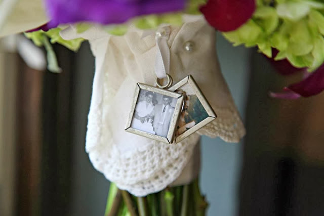 Family photos hanging from the bride's bouquet.