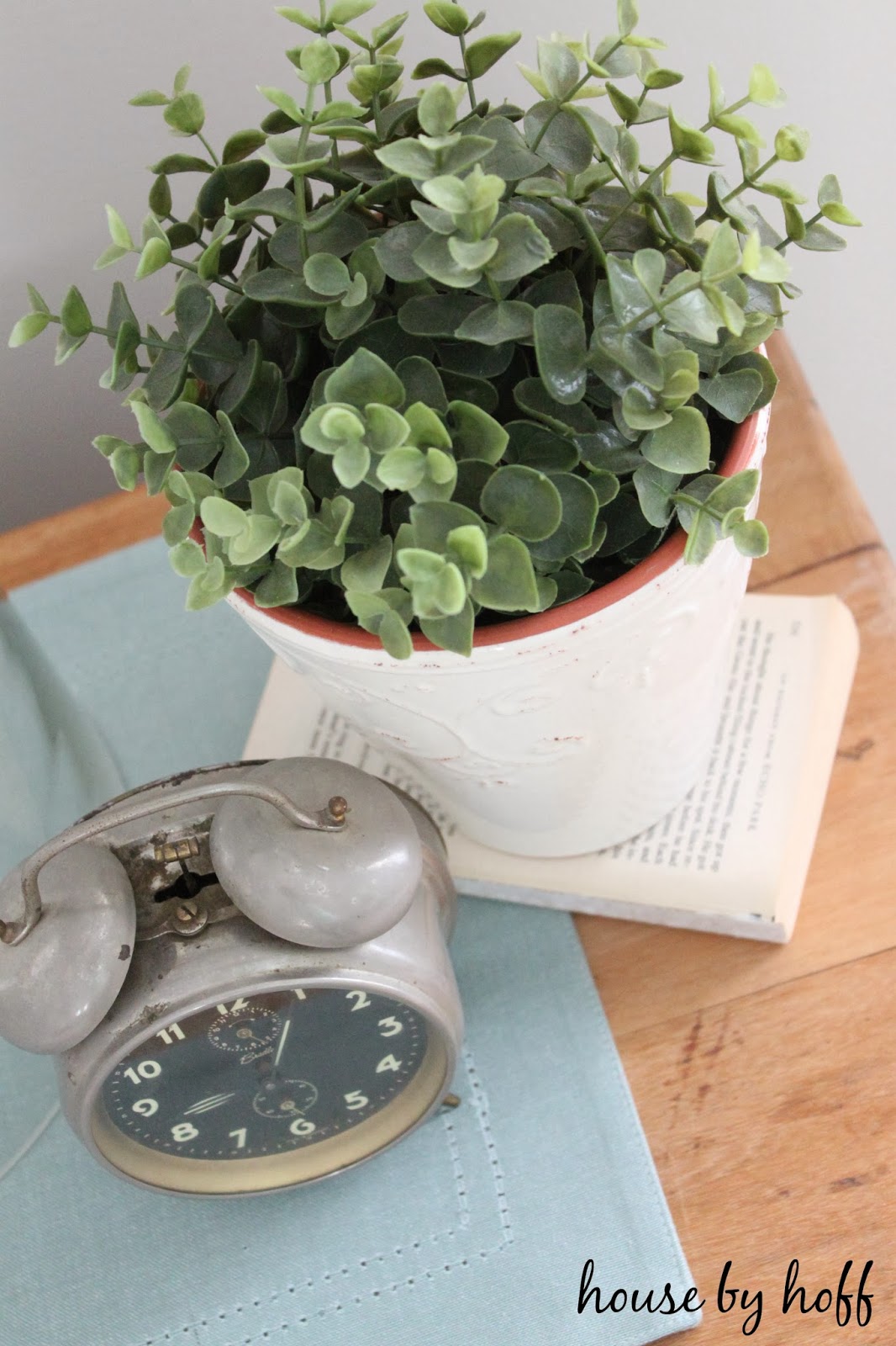 two-toned table makeover via housebyhoff.com