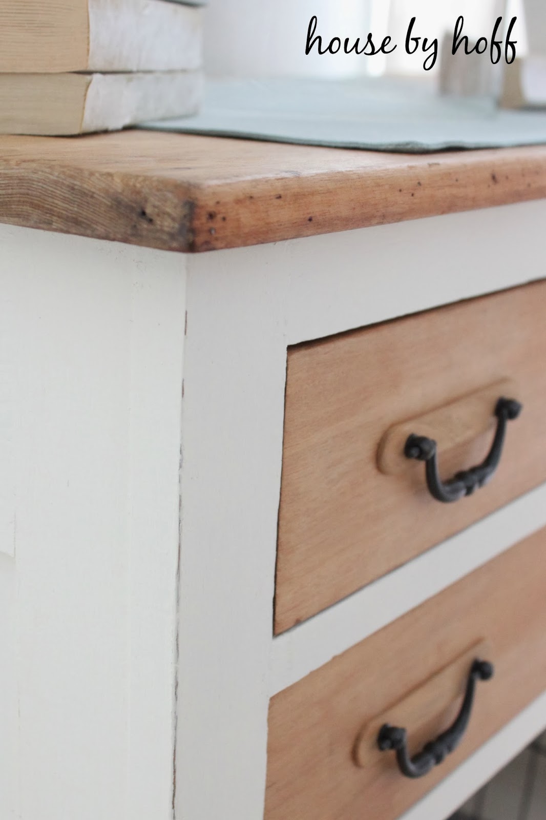 how to paint furniture via housebyhoff.com two-toned table makeover via housebyhoff.com