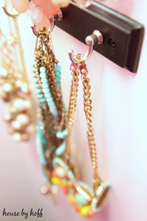 Organizing Necklaces With Keyhooks