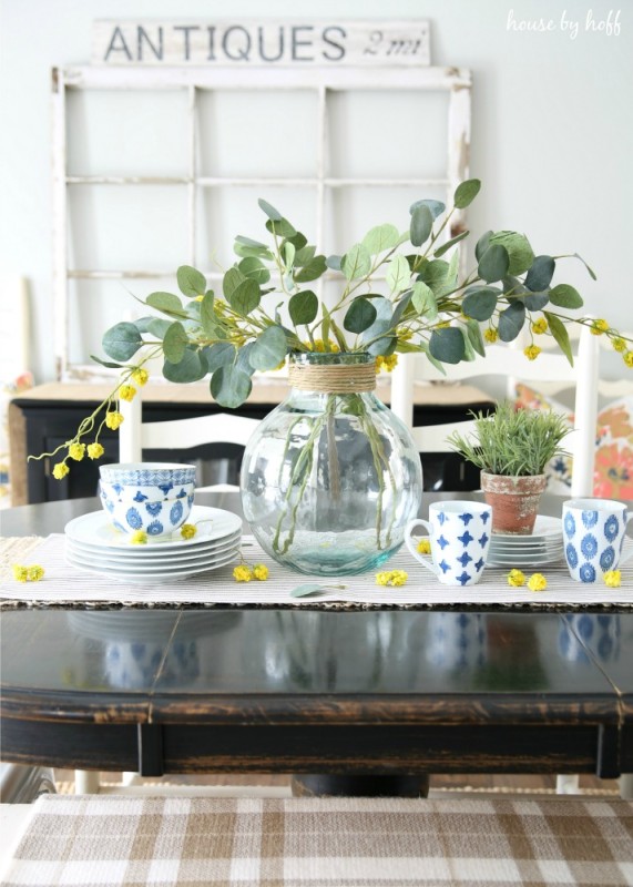 10 Pretty Spring Vignettes via House by Hoff