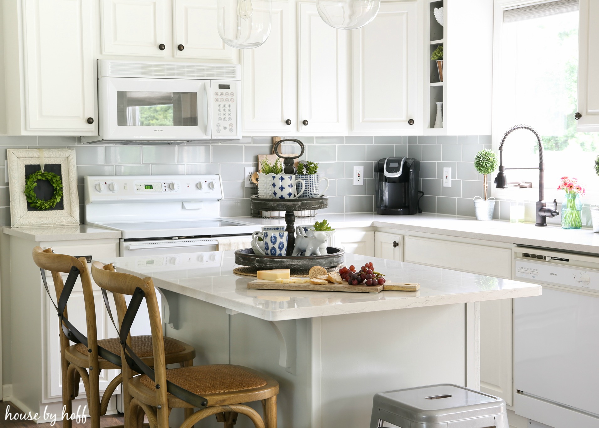 A Modern Farmhouse Kitchen Makeover