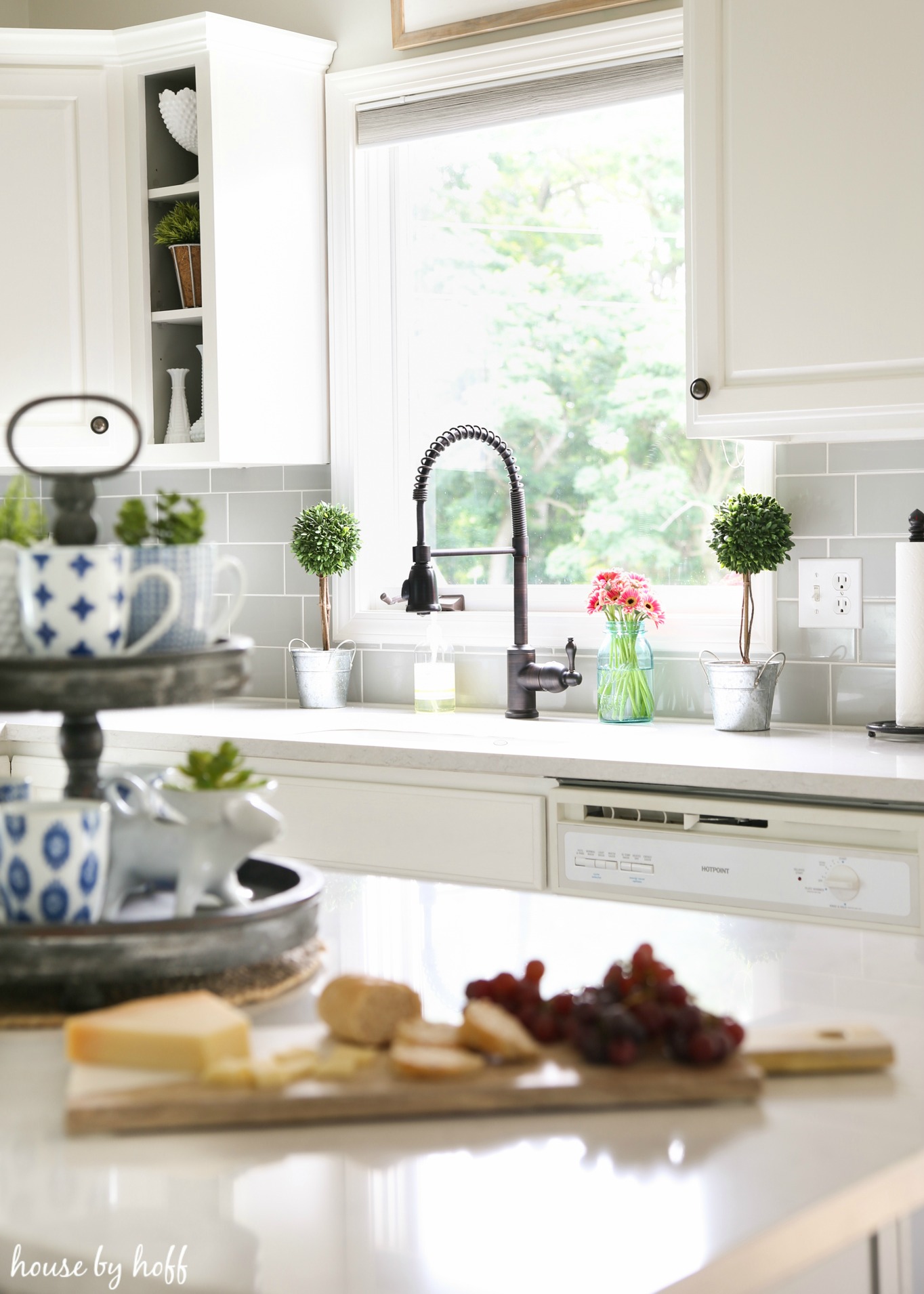 A Modern Farmhouse Kitchen Makeover - House by Hoff