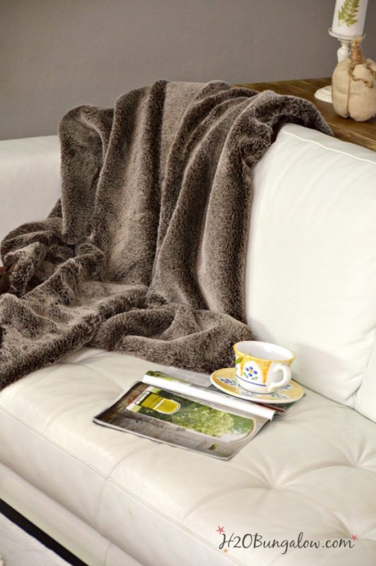 make-faux-fur-throw-h2obungalow