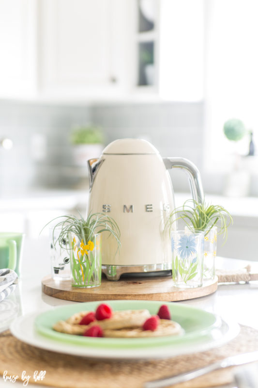 Up close picture of the Smeg kettle beside a plate of waffles.